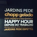 Adesivo recortado aplicado na parede