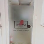 Adesivo Jateado colado na porta
